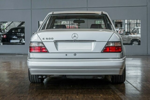 MERCEDES-BENZ E 500