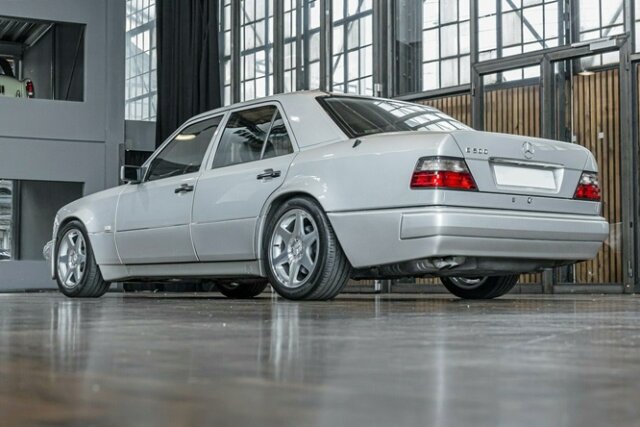 MERCEDES-BENZ E 500