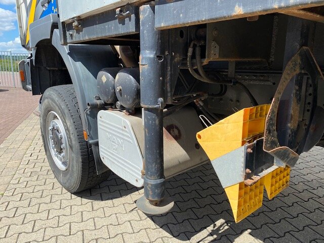 MAN F2000