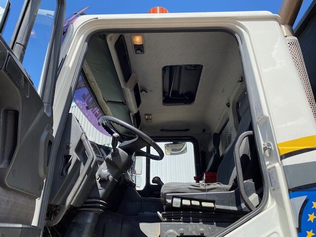 MAN F2000