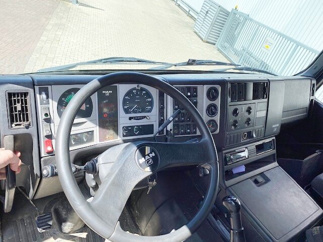 MAN F2000