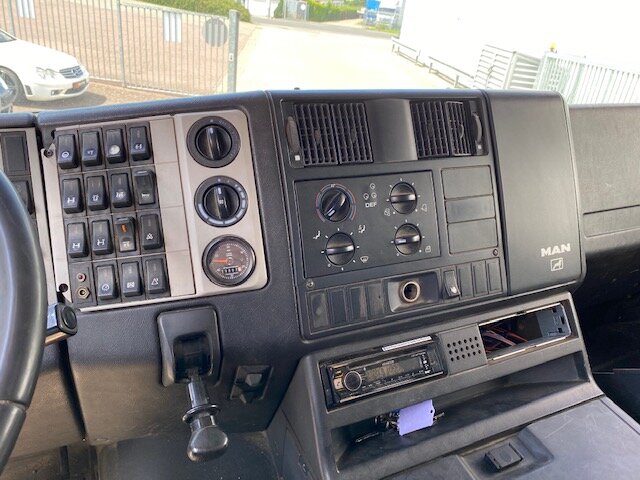 MAN F2000
