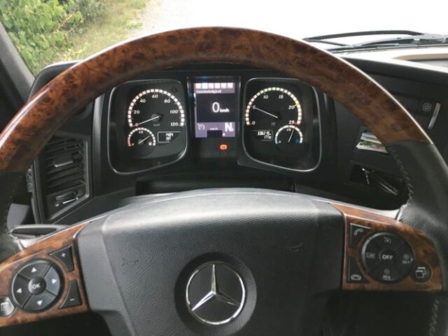 DAIMLER-BENZ -