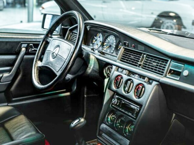 MERCEDES-BENZ 190 E