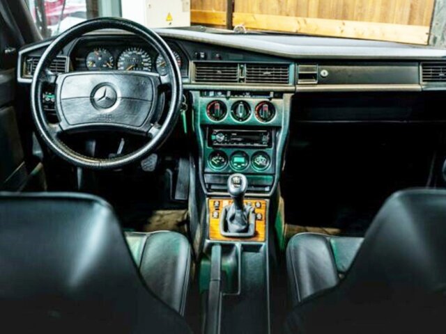 MERCEDES-BENZ 190 E