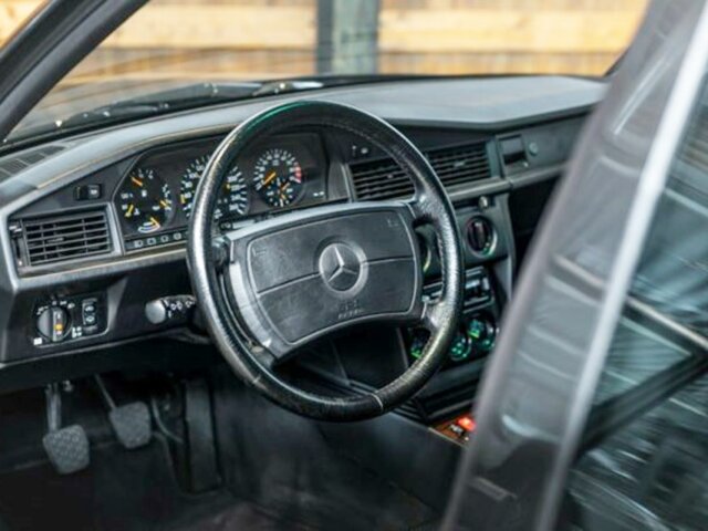 MERCEDES-BENZ 190 E