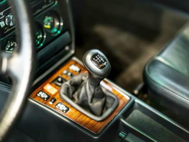 MERCEDES-BENZ 190 E