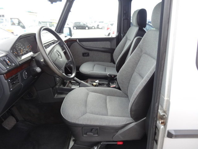 MERCEDES-BENZ G 320