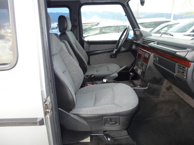 MERCEDES-BENZ G 320