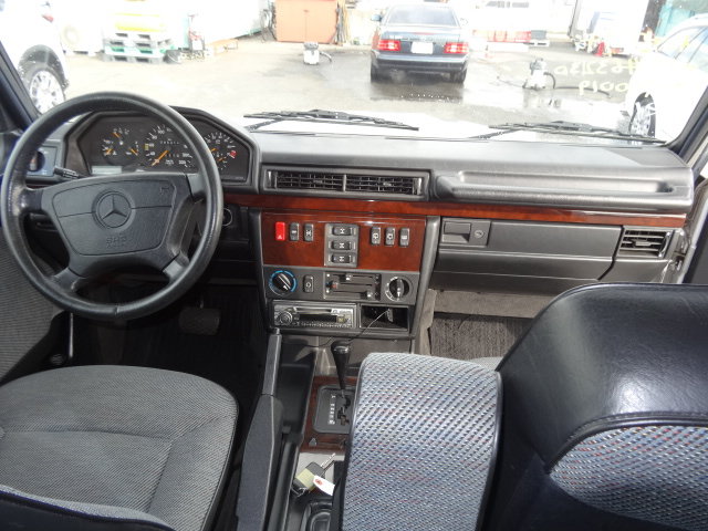 MERCEDES-BENZ G 320