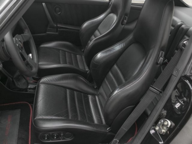 PORSCHE 930