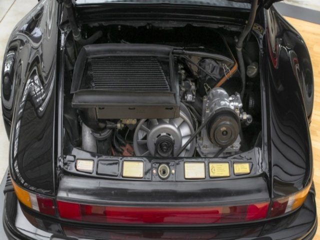 PORSCHE 930