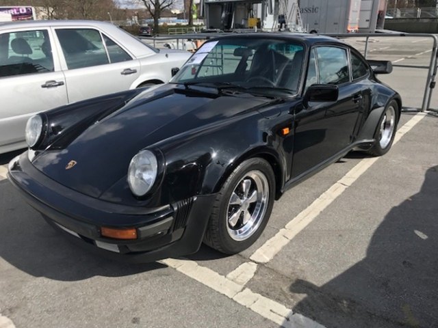 PORSCHE 930