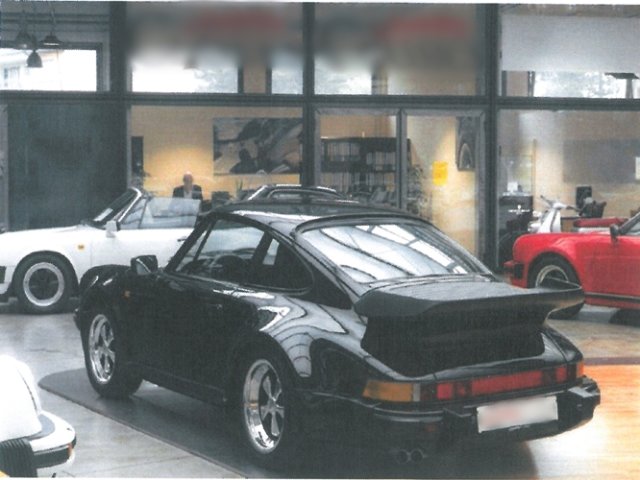 PORSCHE 930