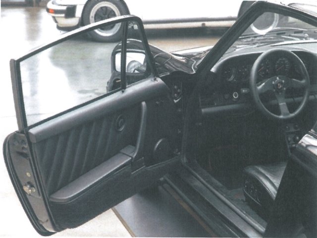 PORSCHE 930