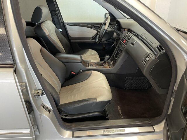 MERCEDES-BENZ E 55 AMG