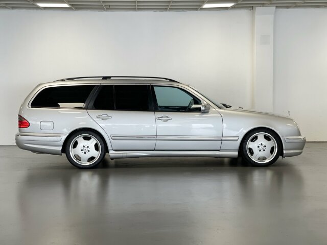 MERCEDES-BENZ E 55 AMG