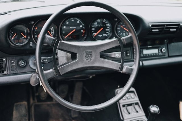 PORSCHE 964