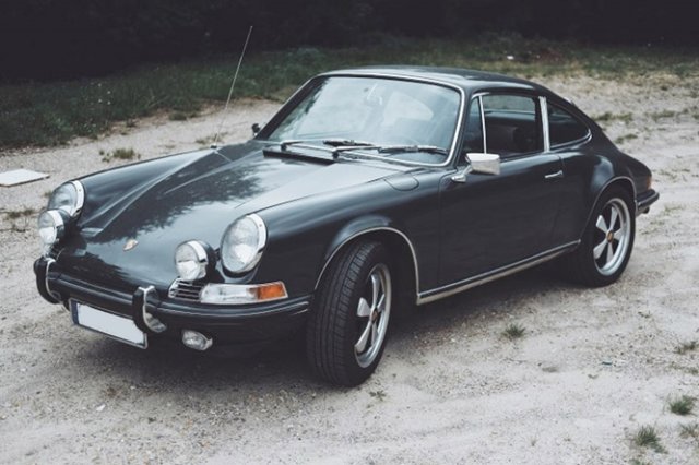 PORSCHE 964