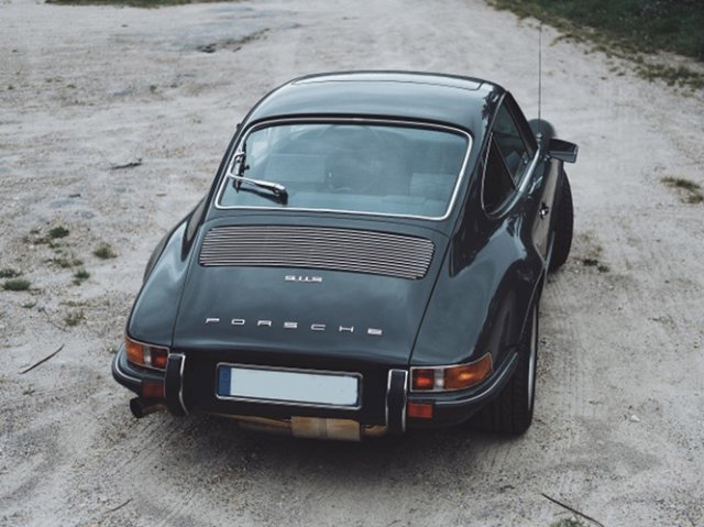 PORSCHE 964