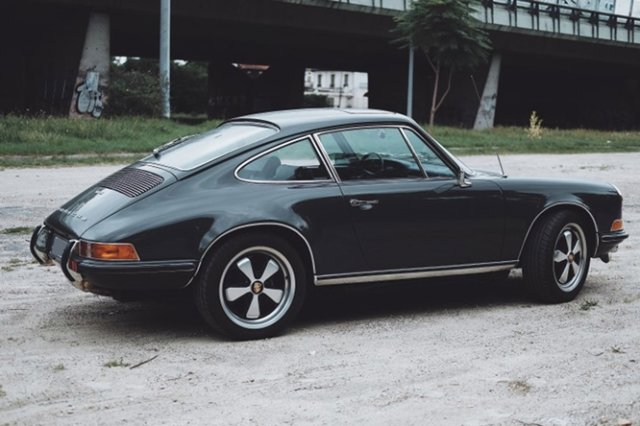 PORSCHE 964