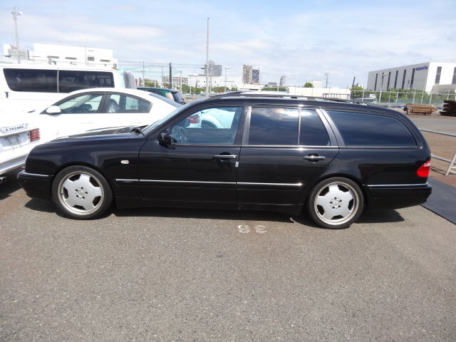 Mercedes-BenzE 55 AMG