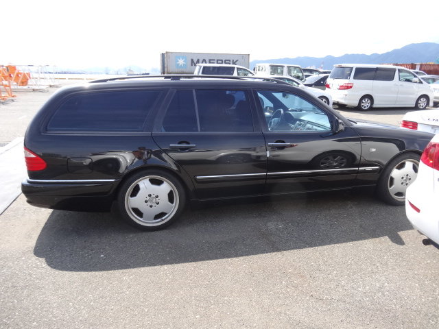 MERCEDES-BENZ E 55 AMG