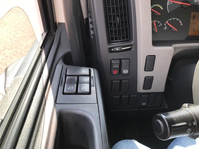 VOLVO (S) FL