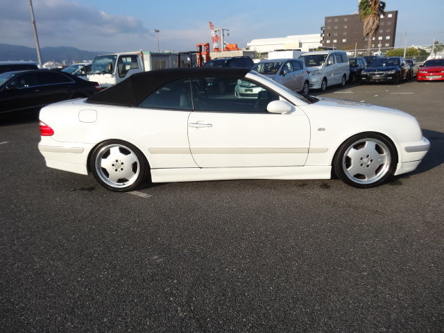 Mercedes-BenzCLK 320