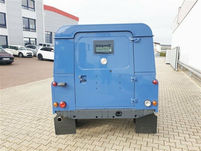 LAND ROVER (GB) Defender