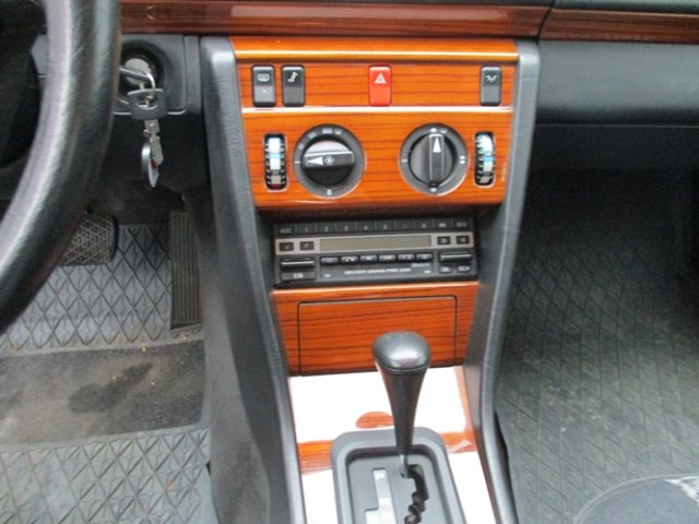MERCEDES-BENZ 300