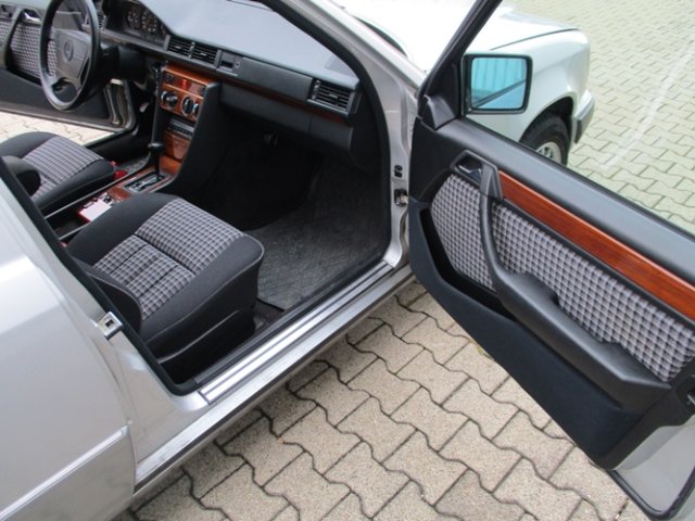 MERCEDES-BENZ 300