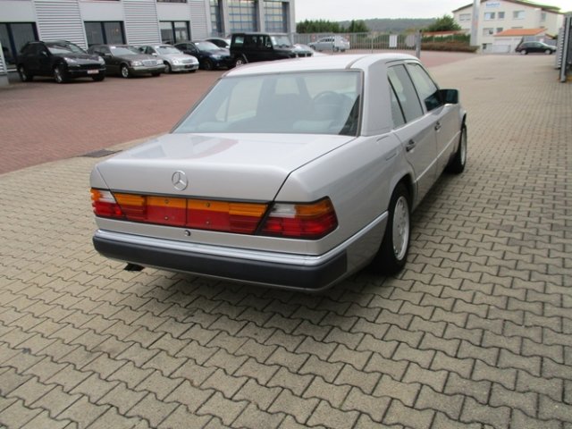 MERCEDES-BENZ 300