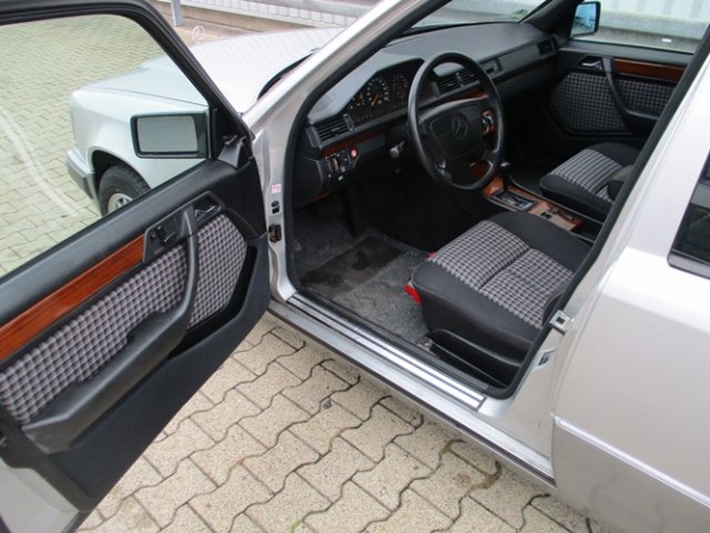 MERCEDES-BENZ 300