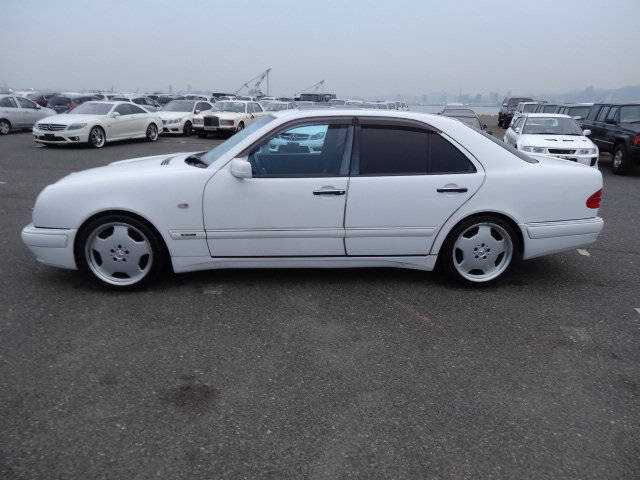MERCEDES-BENZ E 55 AMG
