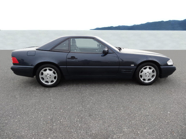 Mercedes-BenzSL 320