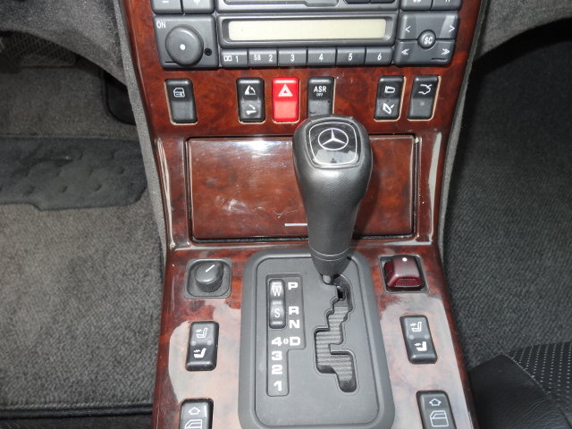 MERCEDES-BENZ SL 320