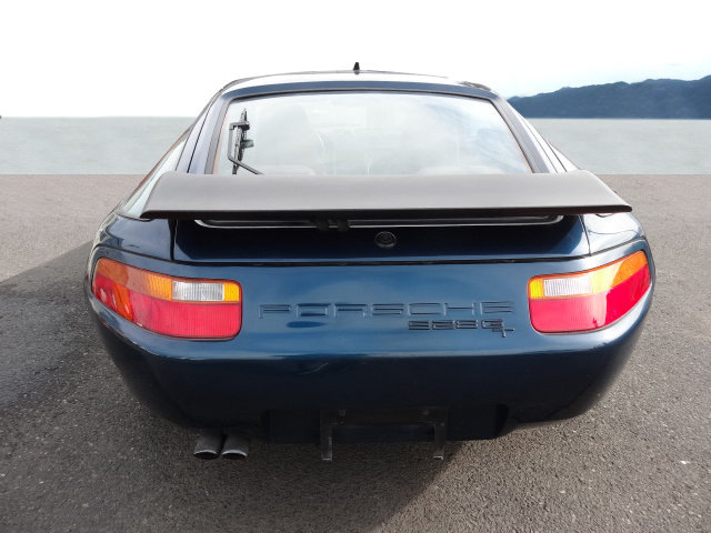 PORSCHE 928