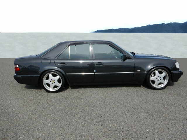 Mercedes-BenzE 500