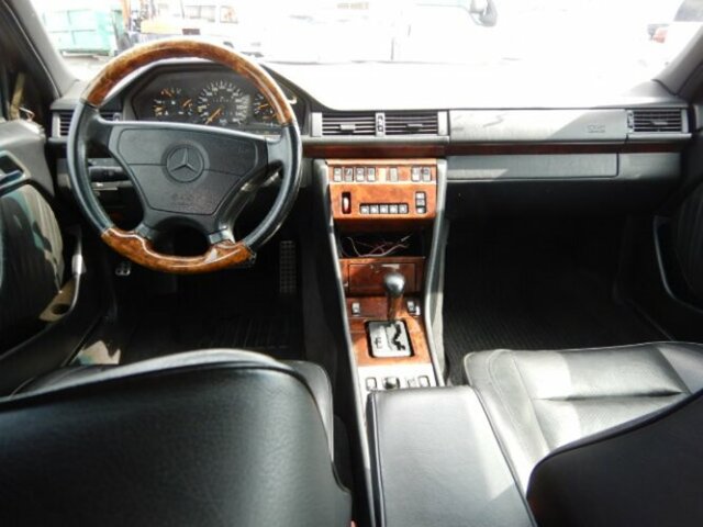 MERCEDES-BENZ E 500