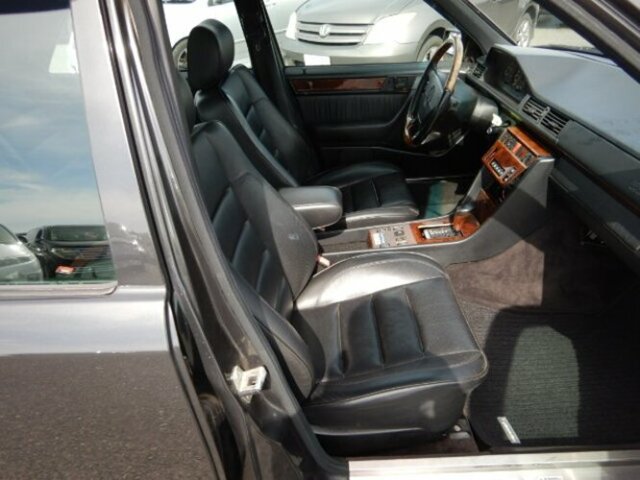MERCEDES-BENZ E 500