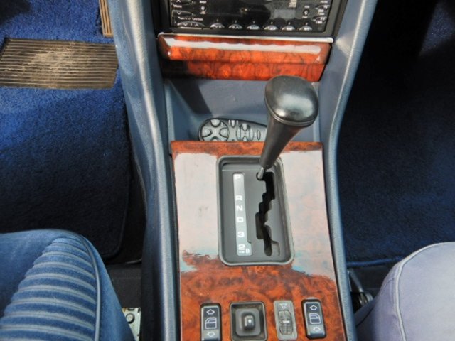 MERCEDES-BENZ 560