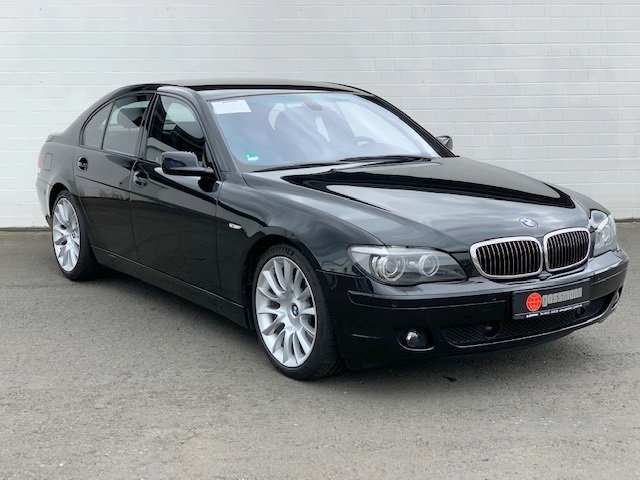 BMW745
