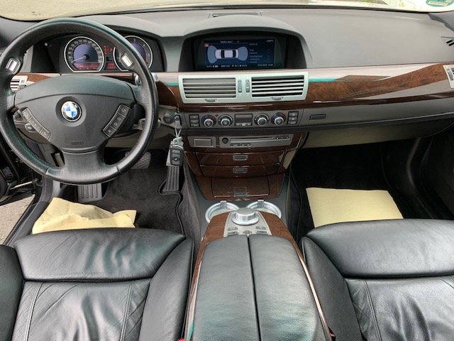BMW 745