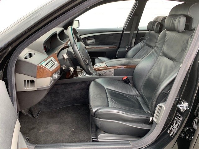 BMW 745