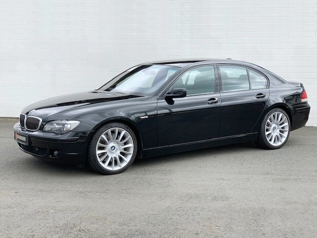 BMW 745