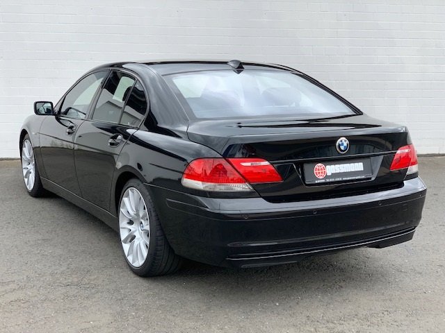 BMW 745