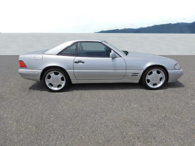 Mercedes-BenzSL 320