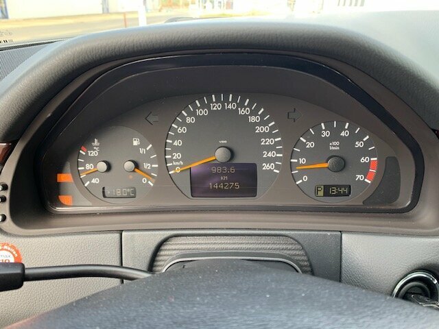MERCEDES-BENZ E 320
