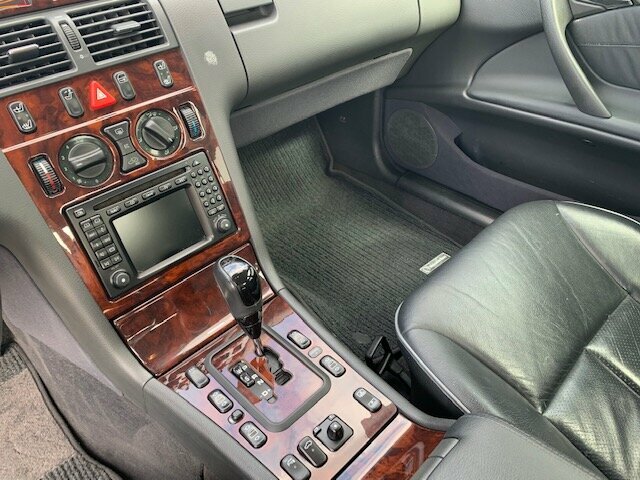 MERCEDES-BENZ E 320